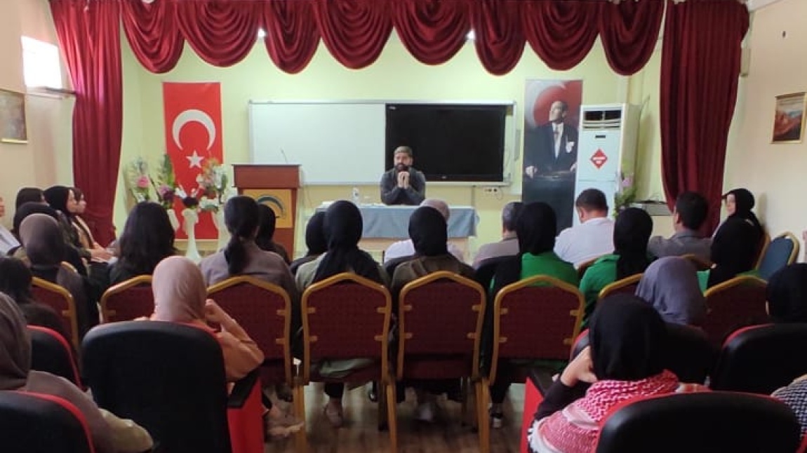 Gazeteci Yazar Adem Özköse, okulumuz konferans salonunda 